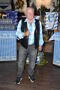 Wiesn Anstich 2022 im Hofbräu Berlin