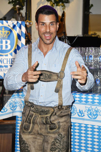 Wiesn Anstich 2022 im Hofbräu Berlin
