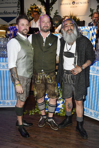 Wiesn Anstich 2022 im Hofbräu Berlin