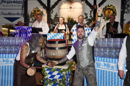 Wiesn Anstich 2022 im Hofbräu Berlin