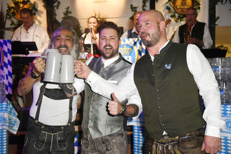 Wiesn Anstich 2022 im Hofbräu Berlin
