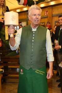 Wiesn Anstich auf dem Oktoberfest 2022 im Schottenhamel Festzelt in München