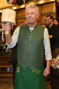 Wiesn Anstich auf dem Oktoberfest 2022 im Schottenhamel Festzelt in München