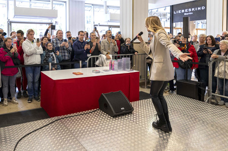 Autogrammstunde mit Anna-Carina Woitschack und Stefan Mross in Erfurt