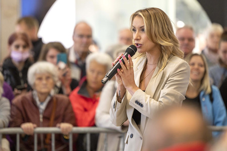 Autogrammstunde mit Anna-Carina Woitschack und Stefan Mross in Erfurt