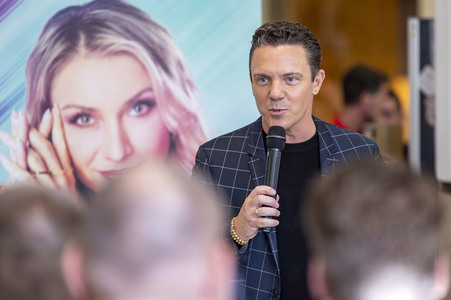 Autogrammstunde mit Anna-Carina Woitschack und Stefan Mross in Erfurt