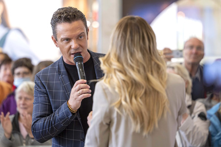 Autogrammstunde mit Anna-Carina Woitschack und Stefan Mross in Erfurt