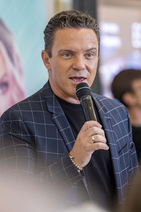 Autogrammstunde mit Anna-Carina Woitschack und Stefan Mross in Erfurt