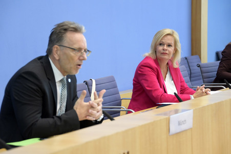 Bundespressekonferenz Vorstellung BKA - Lagebild Organisierte Kriminalität 2021 in Berlin