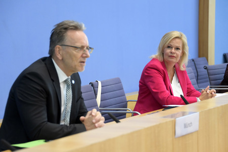 Bundespressekonferenz Vorstellung BKA - Lagebild Organisierte Kriminalität 2021 in Berlin