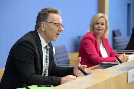 Bundespressekonferenz Vorstellung BKA - Lagebild Organisierte Kriminalität 2021 in Berlin