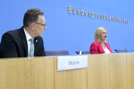 Bundespressekonferenz Vorstellung BKA - Lagebild Organisierte Kriminalität 2021 in Berlin