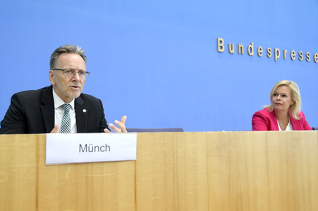 Bundespressekonferenz Vorstellung BKA - Lagebild Organisierte Kriminalität 2021 in Berlin