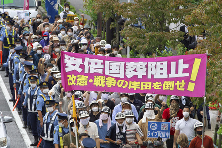 Demonstration gegen das Staatsbegräbnis für Shinzo Abe in Tokio