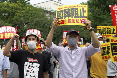 Demonstration gegen das Staatsbegräbnis für Shinzo Abe in Tokio