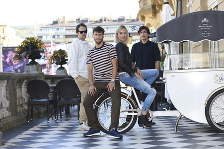 Photoshooting mit dem Cast von 'Stillness in the Storm', San Sebastian International Film Festival 2022