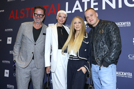 Late Night Shopping Party in Hamburg