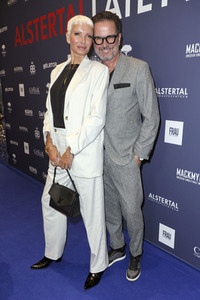 Late Night Shopping Party in Hamburg