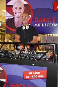 Late Night Shopping Party in Hamburg