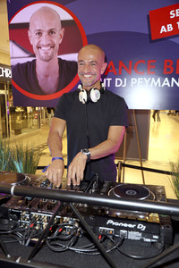 Late Night Shopping Party in Hamburg