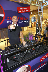 Late Night Shopping Party in Hamburg