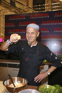 Late Night Shopping Party in Hamburg