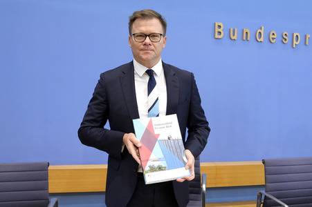Bundespressekonferenz Bericht des Beauftragten der Bundesregierung für Ostdeutschland 2022 in Berlin