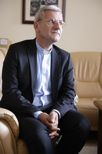 Interview mit Interview mit Weihbischof Dominikus Schwaderlapp in Fulda