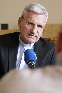 Interview mit Interview mit Weihbischof Dominikus Schwaderlapp in Fulda