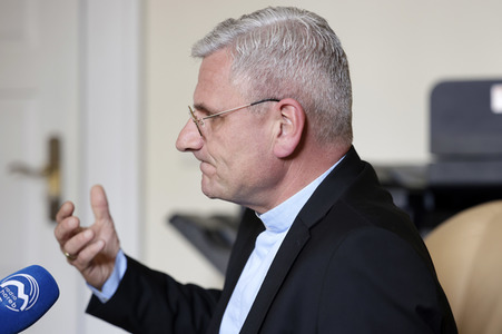 Interview mit Interview mit Weihbischof Dominikus Schwaderlapp in Fulda