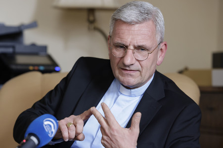 Interview mit Interview mit Weihbischof Dominikus Schwaderlapp in Fulda