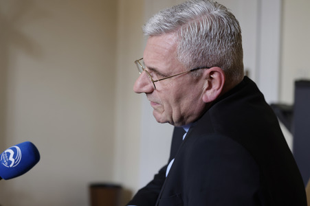 Interview mit Interview mit Weihbischof Dominikus Schwaderlapp in Fulda