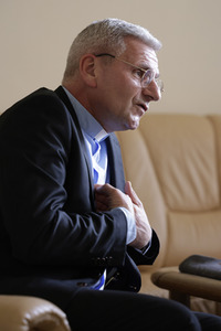 Interview mit Interview mit Weihbischof Dominikus Schwaderlapp in Fulda