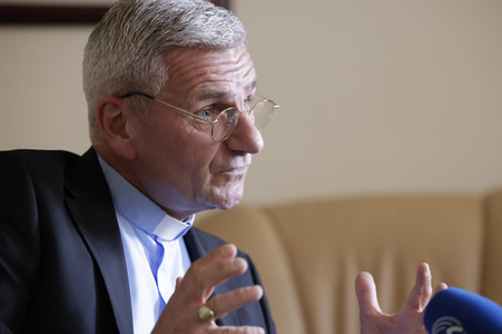 Interview mit Interview mit Weihbischof Dominikus Schwaderlapp in Fulda