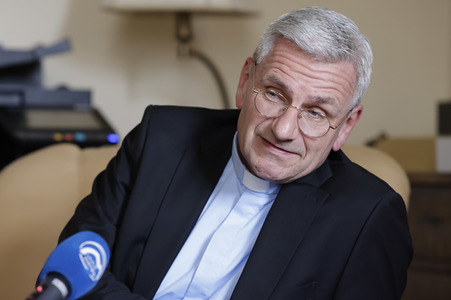 Interview mit Interview mit Weihbischof Dominikus Schwaderlapp in Fulda