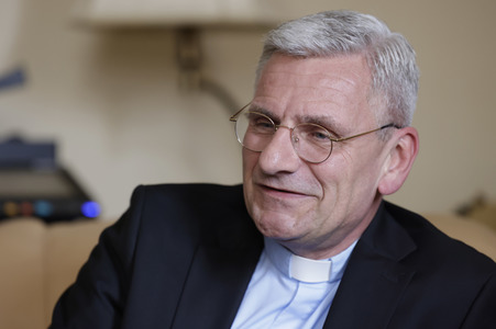 Interview mit Interview mit Weihbischof Dominikus Schwaderlapp in Fulda