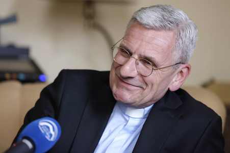 Interview mit Interview mit Weihbischof Dominikus Schwaderlapp in Fulda