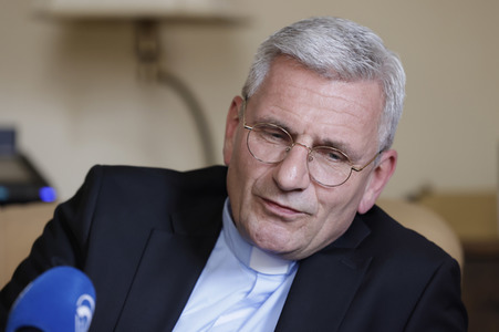 Interview mit Interview mit Weihbischof Dominikus Schwaderlapp in Fulda