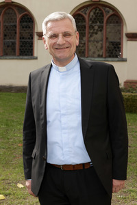 Interview mit Interview mit Weihbischof Dominikus Schwaderlapp in Fulda