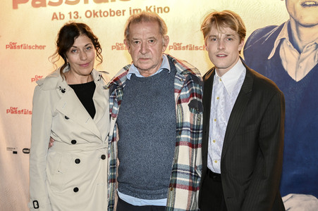 Filmpremiere 'Der Passfälscher' in München