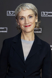 Festivaleröffnung und Filmpremiere 'Wir sind dann wohl die Angehörigen', Filmfest Hamburg 2022
