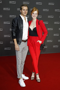 Festivaleröffnung und Filmpremiere 'Wir sind dann wohl die Angehörigen', Filmfest Hamburg 2022