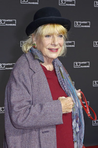 Festivaleröffnung und Filmpremiere 'Wir sind dann wohl die Angehörigen', Filmfest Hamburg 2022