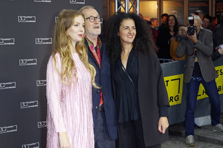 Festivaleröffnung und Filmpremiere 'Wir sind dann wohl die Angehörigen', Filmfest Hamburg 2022