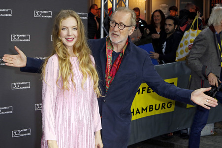 Festivaleröffnung und Filmpremiere 'Wir sind dann wohl die Angehörigen', Filmfest Hamburg 2022