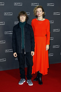 Festivaleröffnung und Filmpremiere 'Wir sind dann wohl die Angehörigen', Filmfest Hamburg 2022