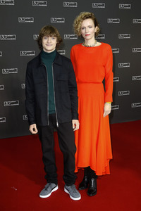 Festivaleröffnung und Filmpremiere 'Wir sind dann wohl die Angehörigen', Filmfest Hamburg 2022