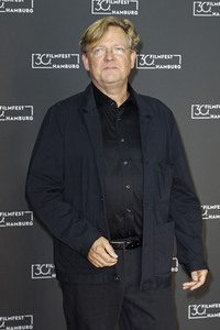 Festivaleröffnung und Filmpremiere 'Wir sind dann wohl die Angehörigen', Filmfest Hamburg 2022