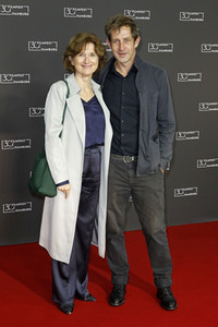 Festivaleröffnung und Filmpremiere 'Wir sind dann wohl die Angehörigen', Filmfest Hamburg 2022