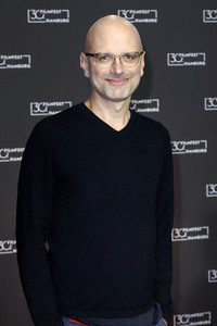 Festivaleröffnung und Filmpremiere 'Wir sind dann wohl die Angehörigen', Filmfest Hamburg 2022
